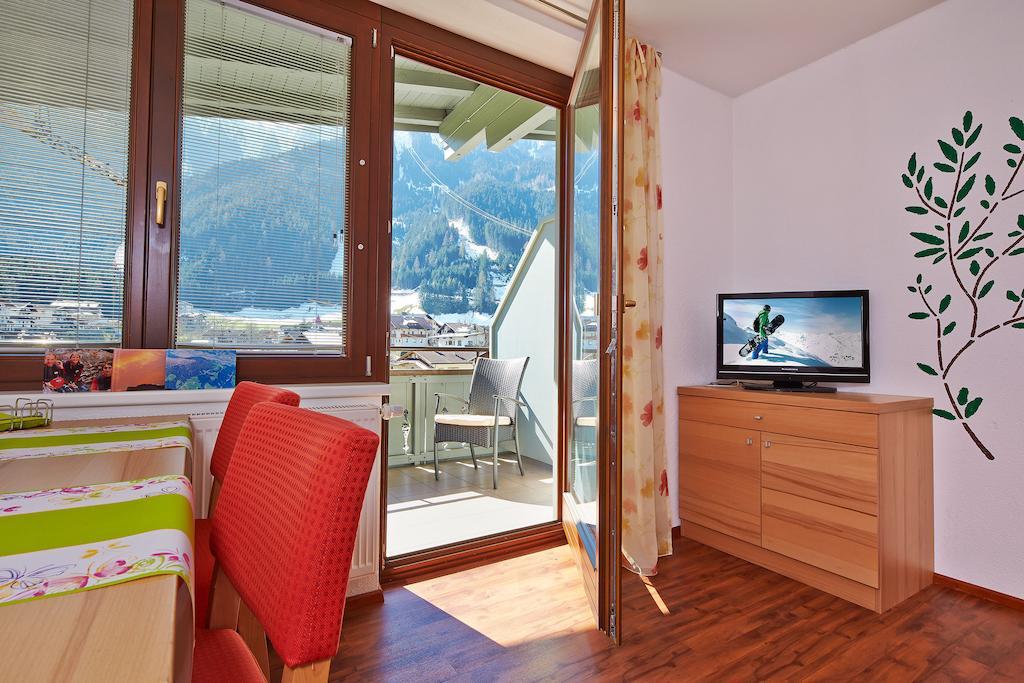 Skylounge Mayrhofen Room photo